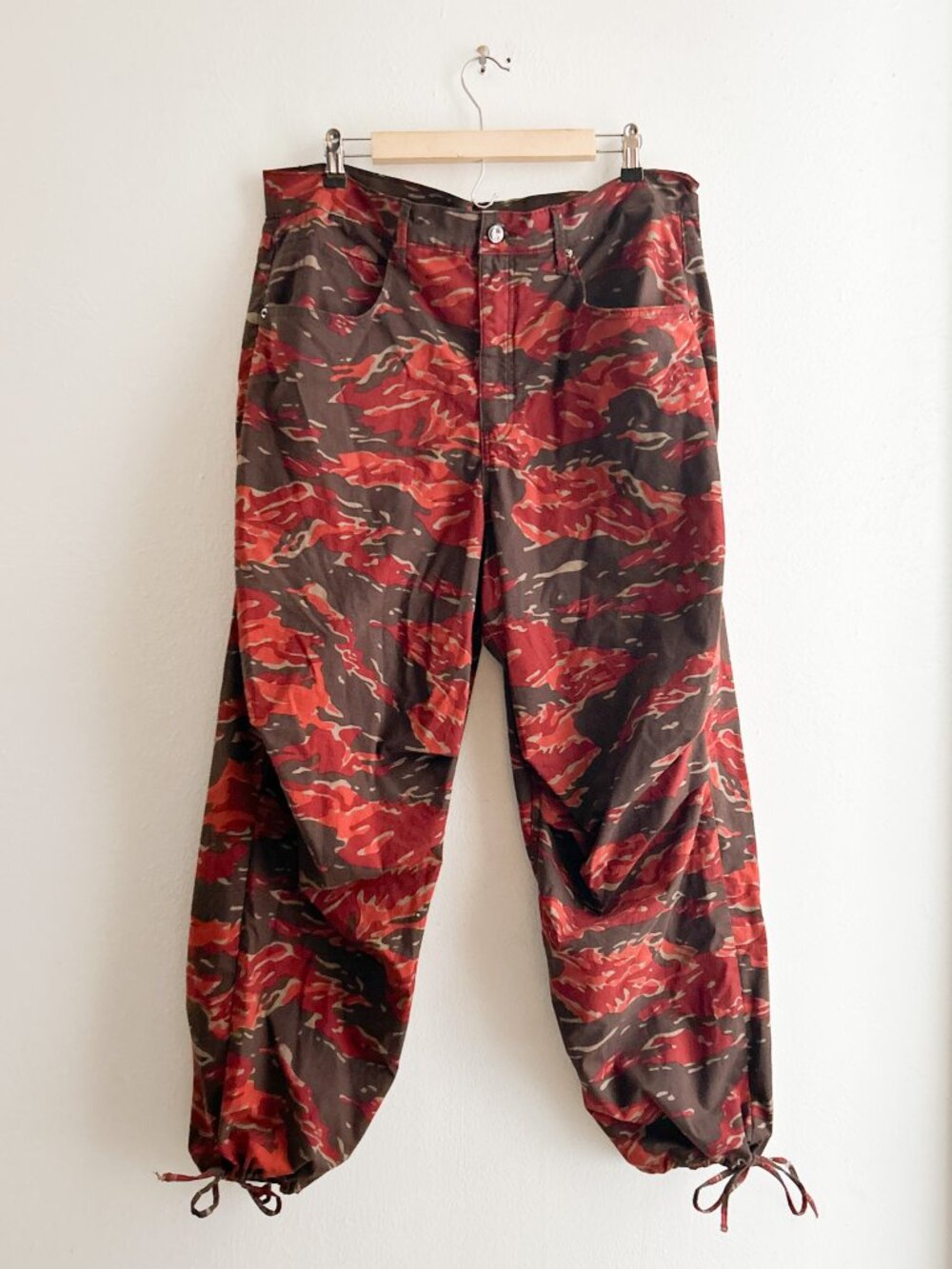 Good American Uniform Red/Orange Desert Camo Parachute Pants SZ 15 - Picture 3 of 8